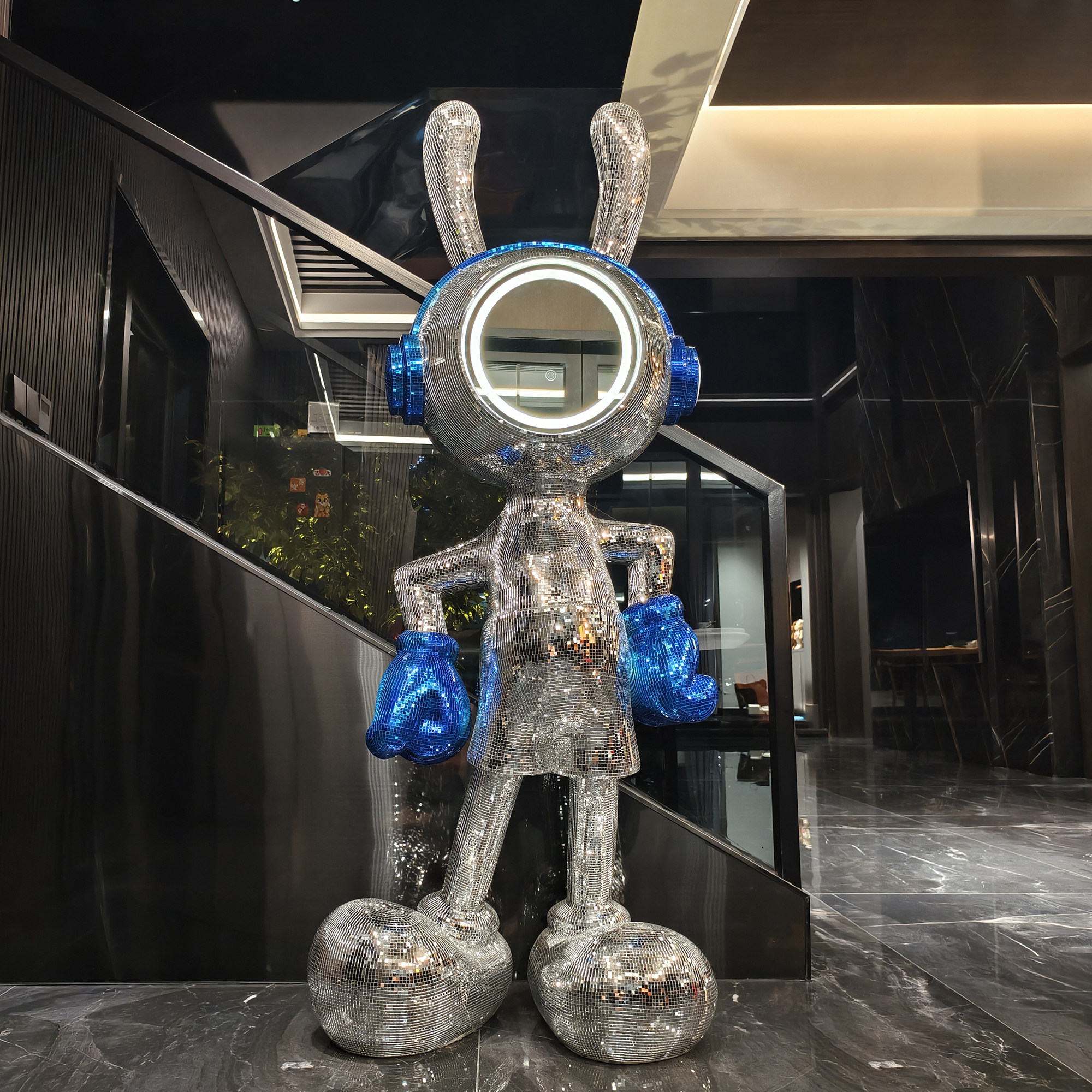 Space Rabbit Mickey Floor Stan - огляд і ціна Lighting Decor Company